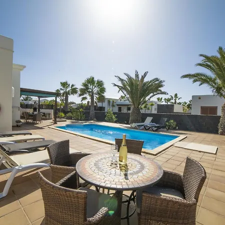 Sensational 3 Bedrooms Myoga Spacious Sun Terrace Outdoor Pool And Bbq Montana Roja Willa