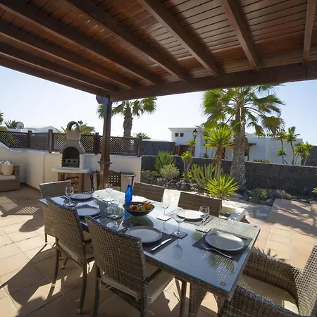 Sensational 3 Bedrooms Myoga Spacious Sun Terrace Outdoor Pool And Bbq Montana Roja Willa Playa Blanca (Lanzarote)