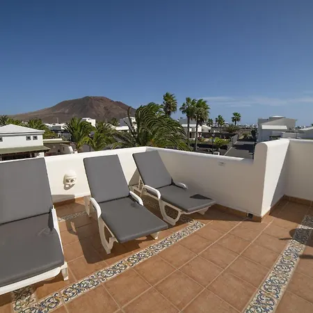 Sensational 3 Bedrooms Myoga Spacious Sun Terrace Outdoor Pool And Bbq Montana Roja Playa Blanca (Lanzarote)