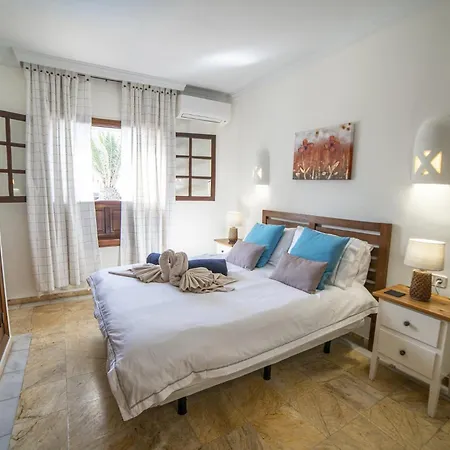 Sensational 3 Bedrooms Myoga Spacious Sun Terrace Outdoor Pool And Bbq Montana Roja Βίλα *