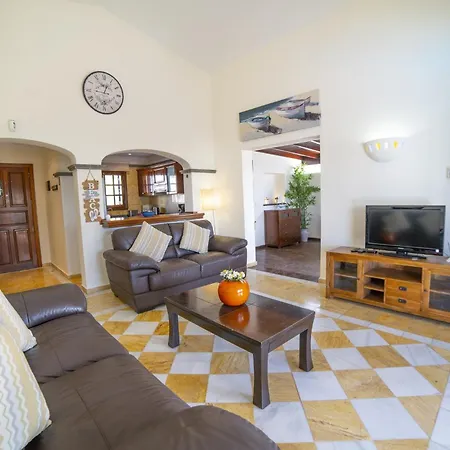 Sensational 3 Bedrooms Myoga Spacious Sun Terrace Outdoor Pool And Bbq Montana Roja * Πλάγια Μπλάνκα