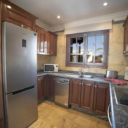 Sensational 3 Bedrooms Myoga Spacious Sun Terrace Outdoor Pool And Bbq Montana Roja Βίλα *
