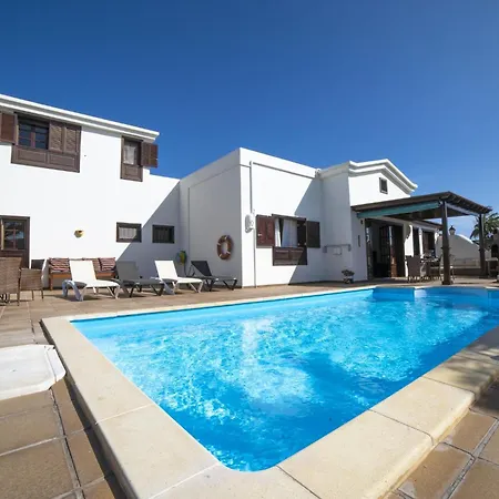 Villa Sensational 3 Bedrooms Myoga Spacious Sun Terrace Outdoor Pool And Bbq Montana Roja *