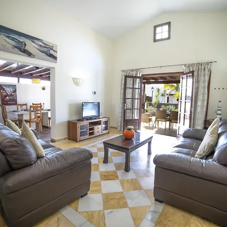 Sensational 3 Bedrooms Myoga Spacious Sun Terrace Outdoor Pool And Bbq Montana Roja * Πλάγια Μπλάνκα