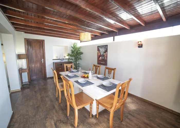 Sensational 3 Bedrooms Myoga Spacious Sun Terrace Outdoor Pool And Bbq Montana Roja Playa Blanca (Lanzarote)